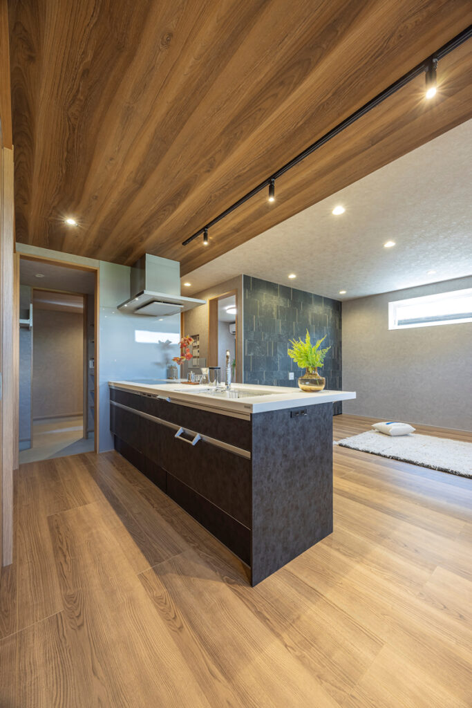 インナーガレージと動線計画が光る平屋