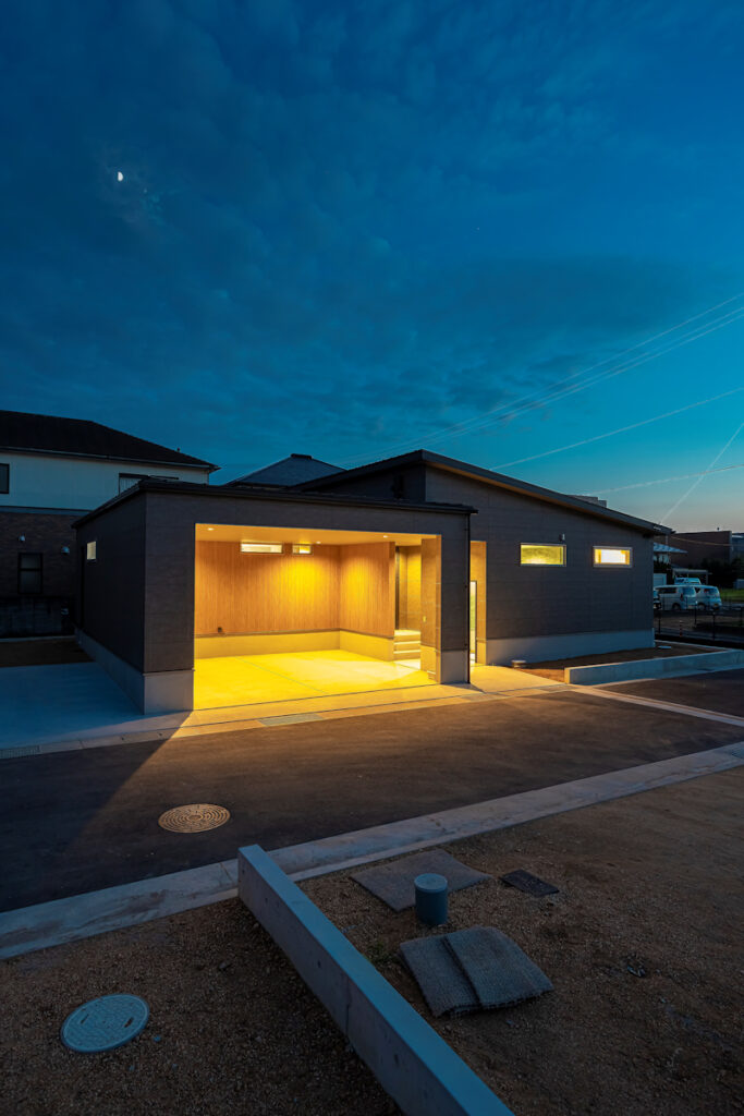 インナーガレージと動線計画が光る平屋