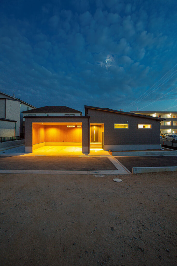 インナーガレージと動線計画が光る平屋