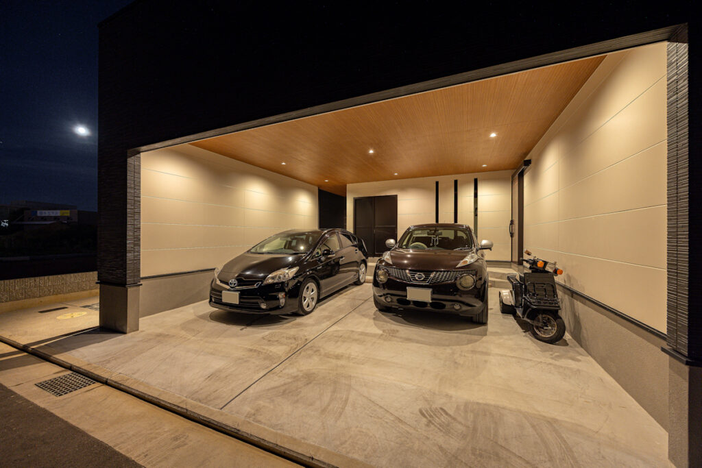 2つの玄関を使い分ける家