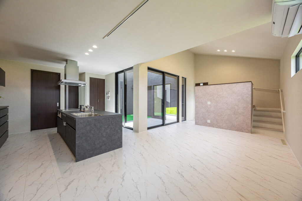 2つの玄関を使い分ける家