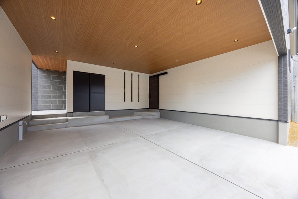 2つの玄関を使い分ける家