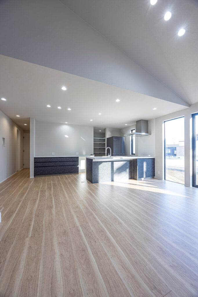 趣味を楽しむガレージや庭のある平屋