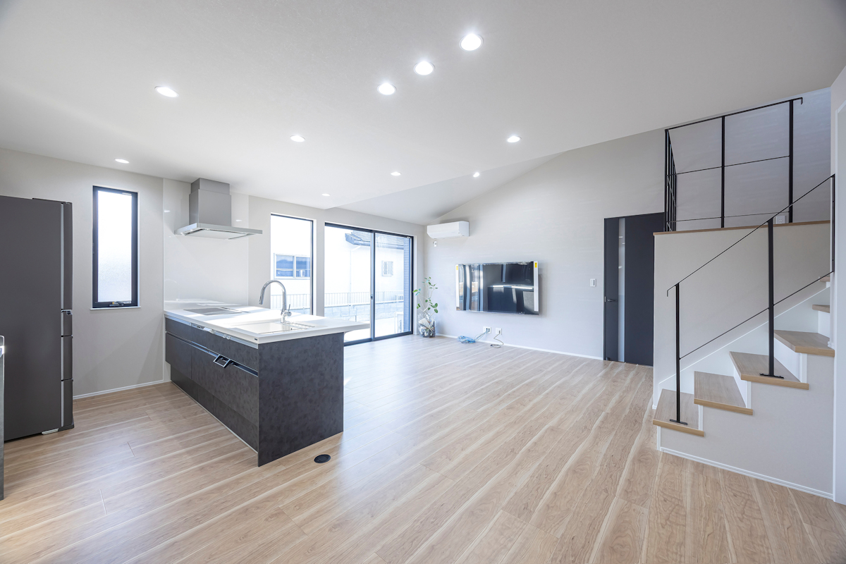 趣味を楽しむガレージや庭のある平屋