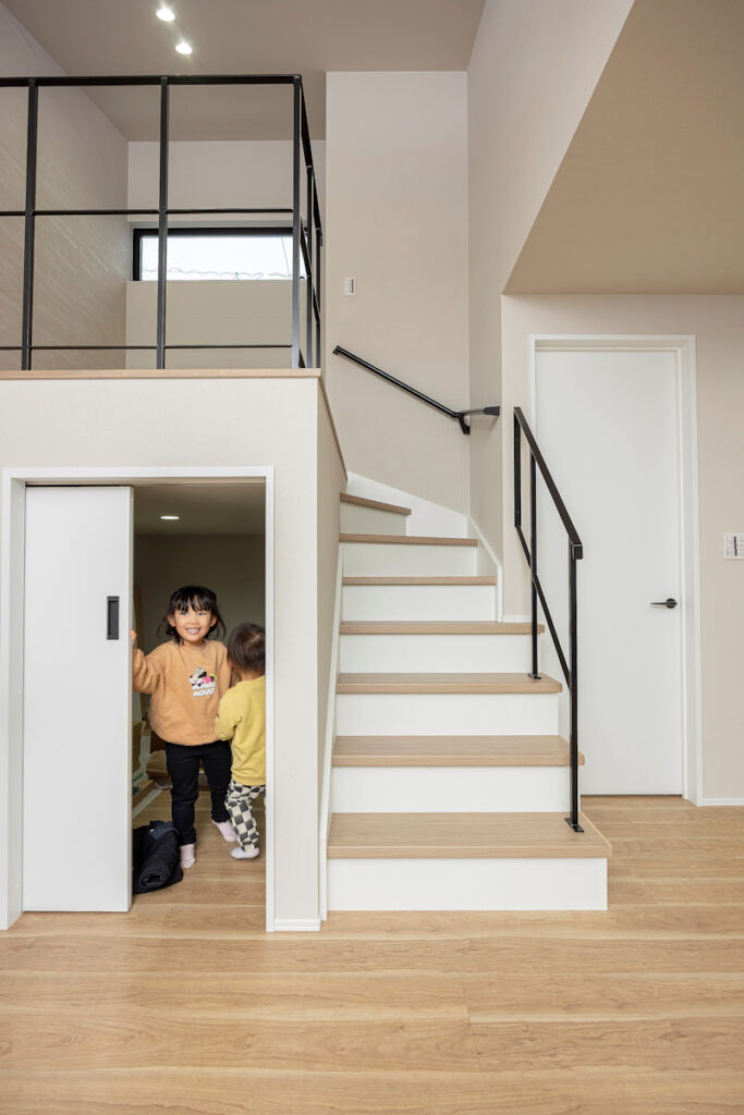 趣味を楽しむガレージや庭のある平屋