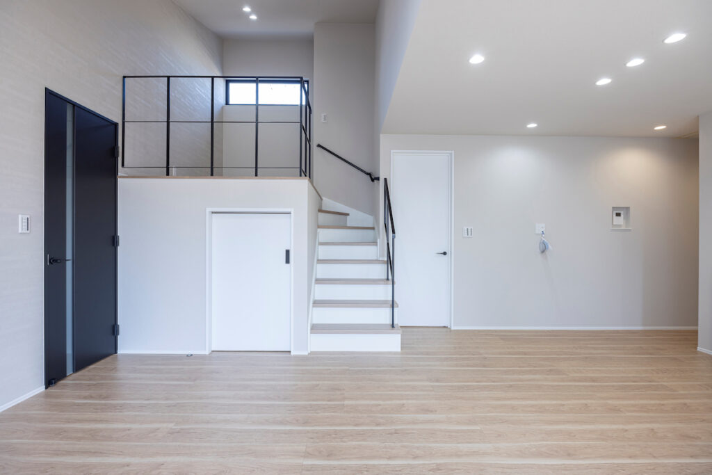 趣味を楽しむガレージや庭のある平屋