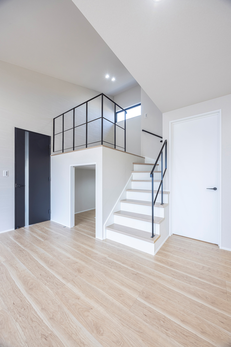 趣味を楽しむガレージや庭のある平屋