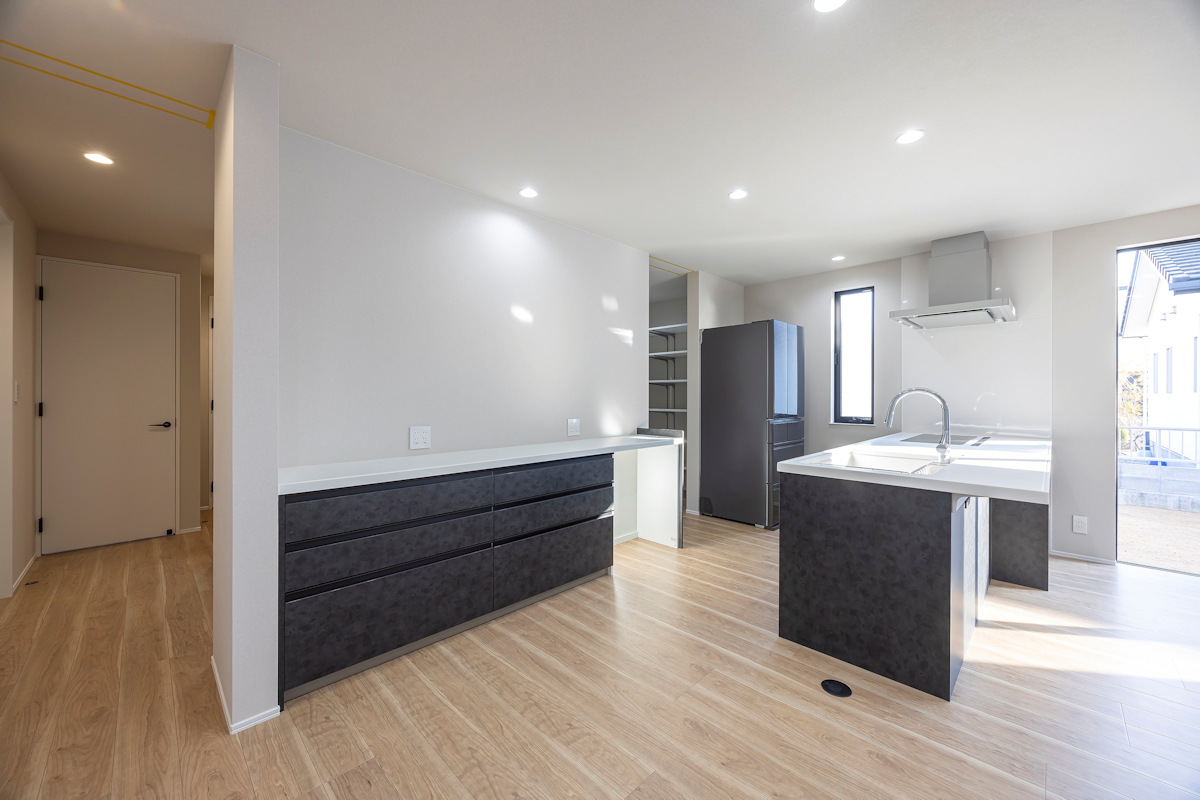 趣味を楽しむガレージや庭のある平屋