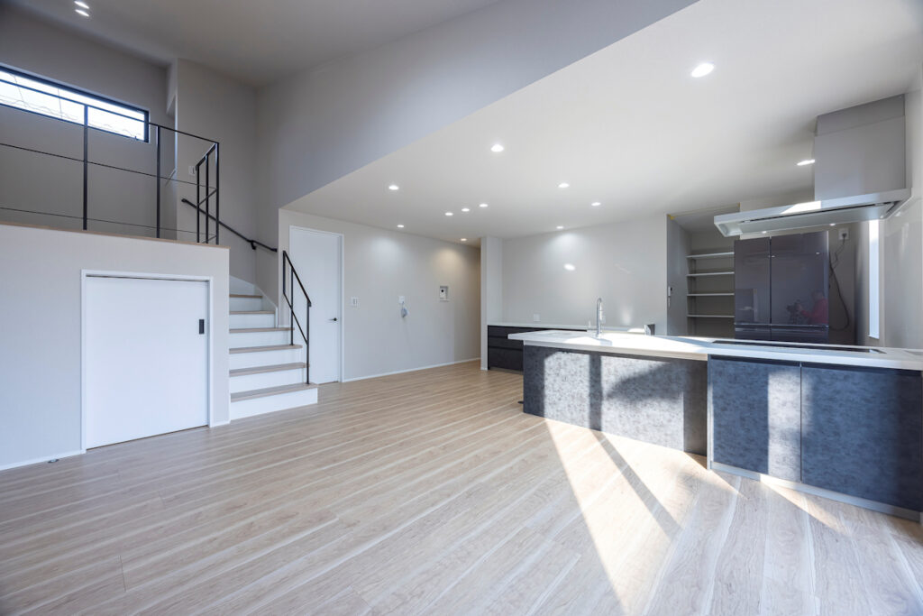 趣味を楽しむガレージや庭のある平屋