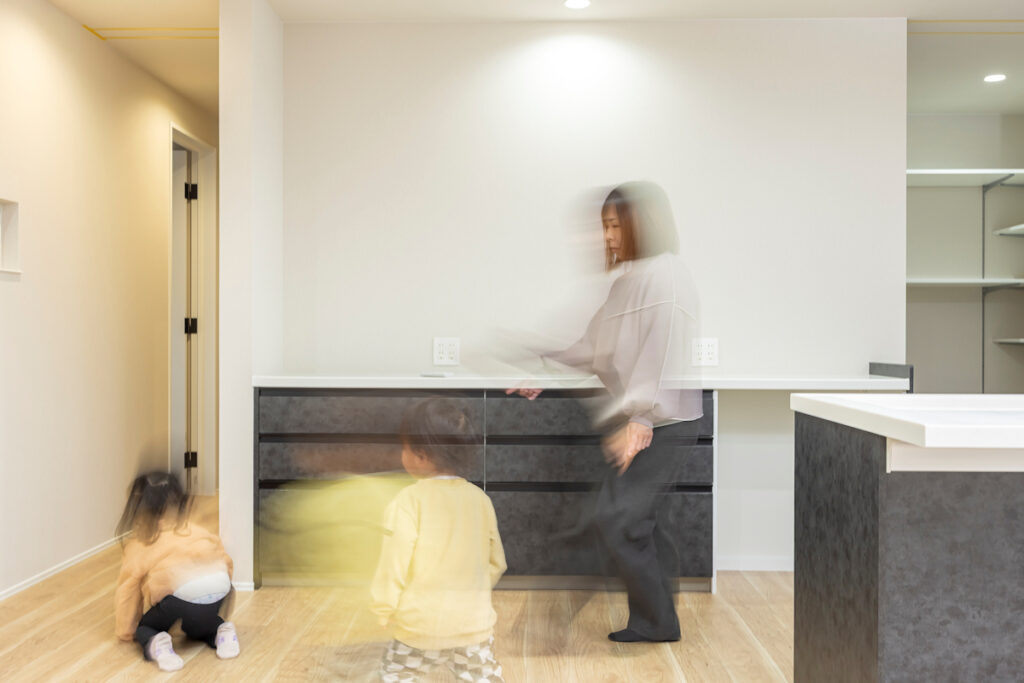 趣味を楽しむガレージや庭のある平屋