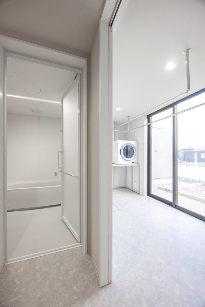 趣味を楽しむガレージや庭のある平屋