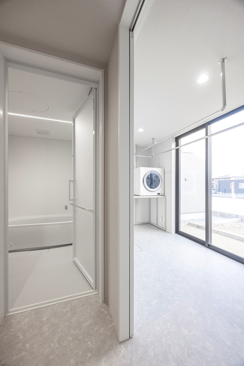 趣味を楽しむガレージや庭のある平屋