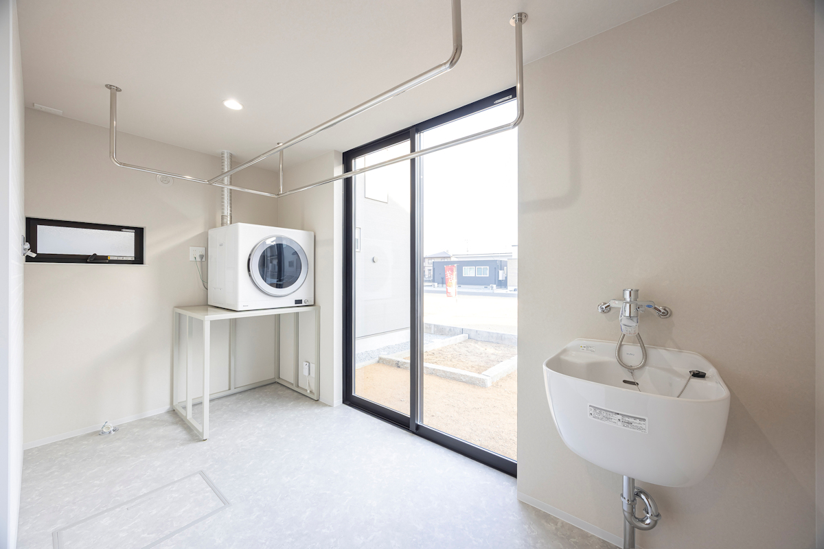 趣味を楽しむガレージや庭のある平屋