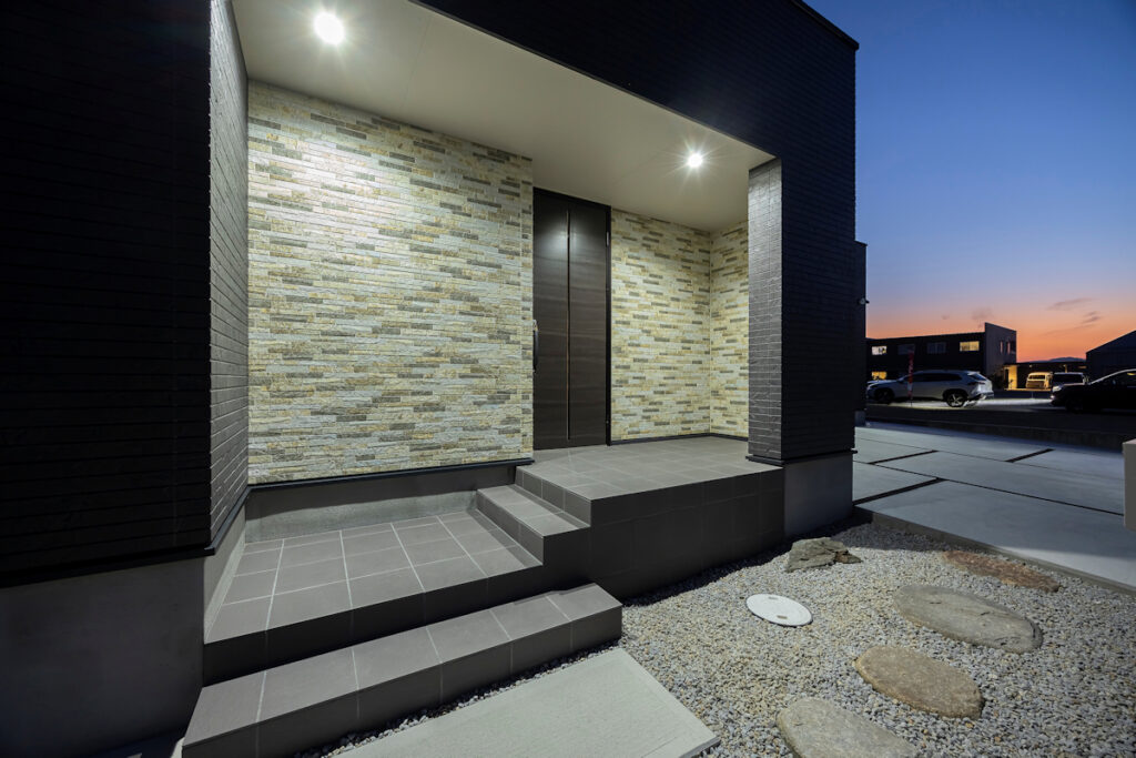 趣味を楽しむガレージや庭のある平屋