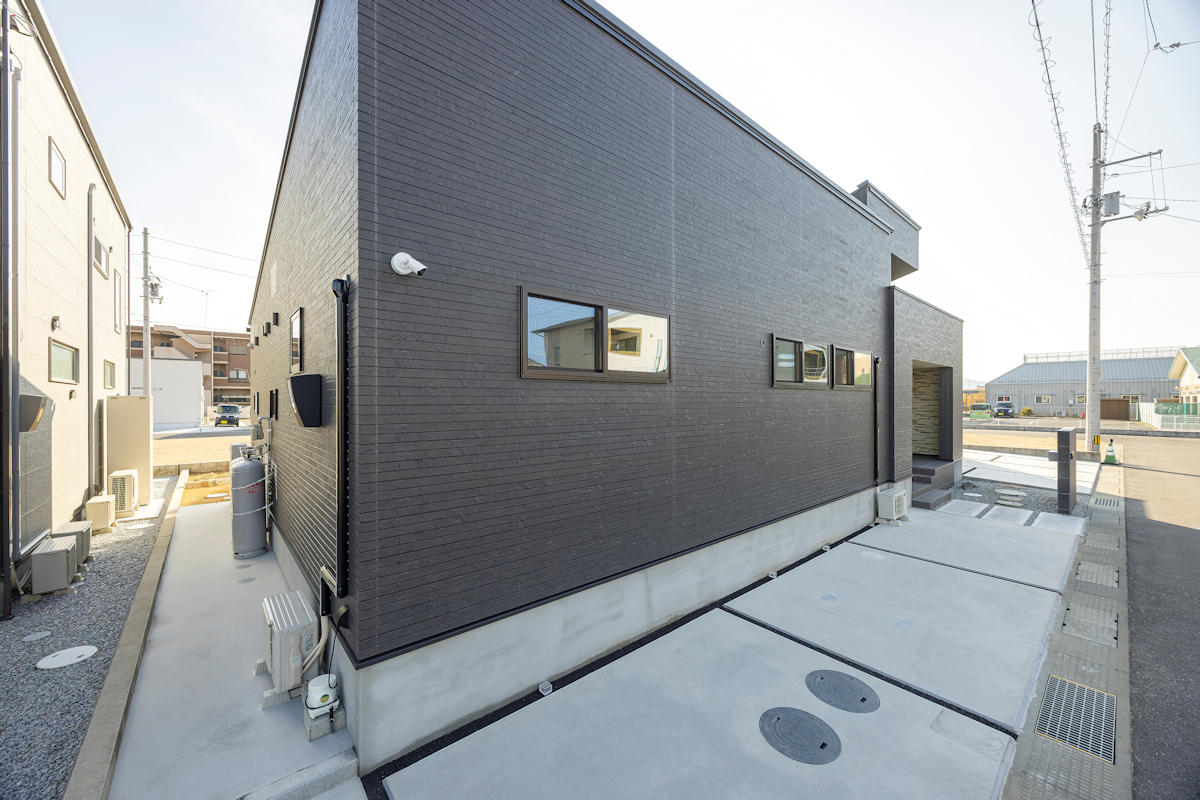 趣味を楽しむガレージや庭のある平屋