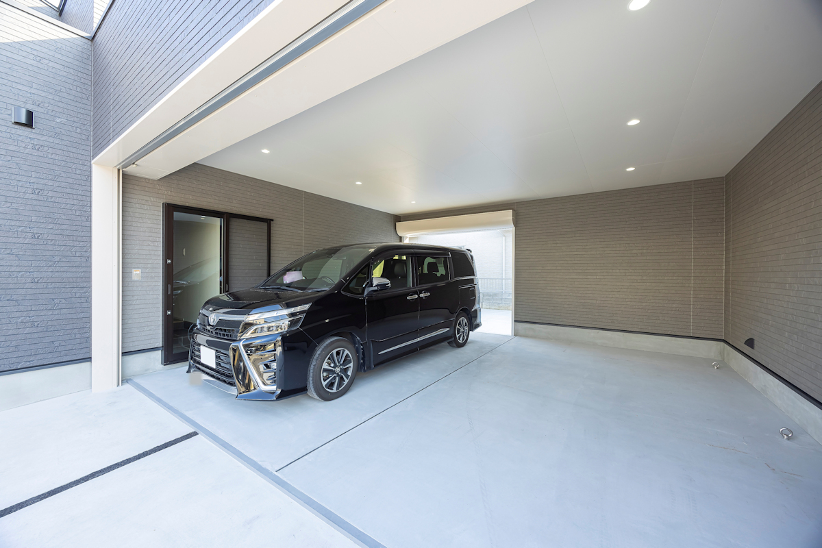 趣味を楽しむガレージや庭のある平屋