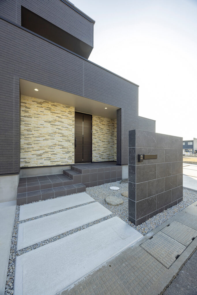 趣味を楽しむガレージや庭のある平屋