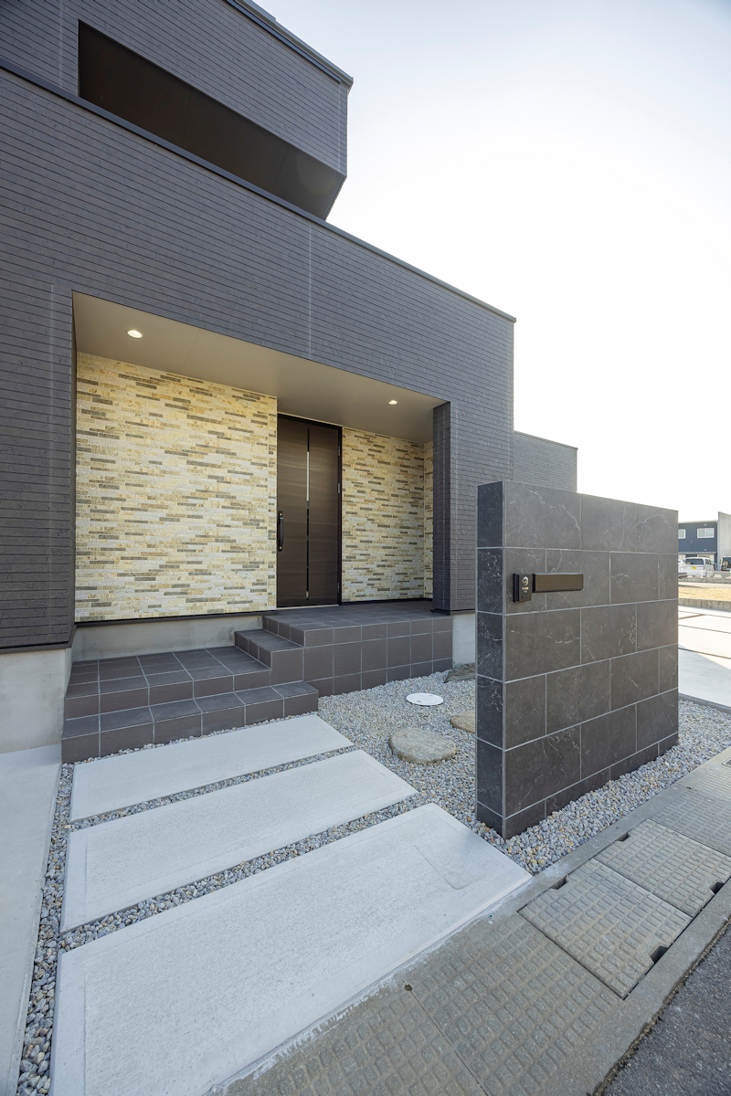 趣味を楽しむガレージや庭のある平屋