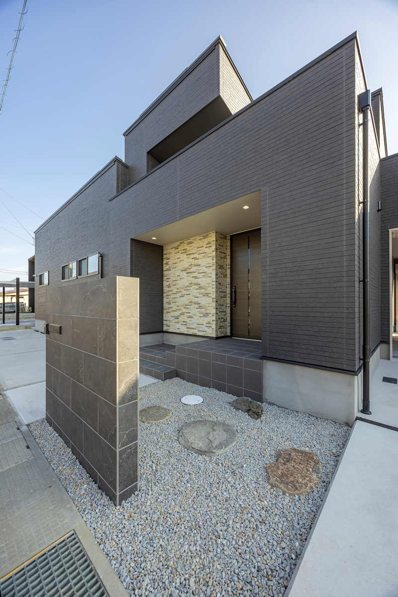 趣味を楽しむガレージや庭のある平屋