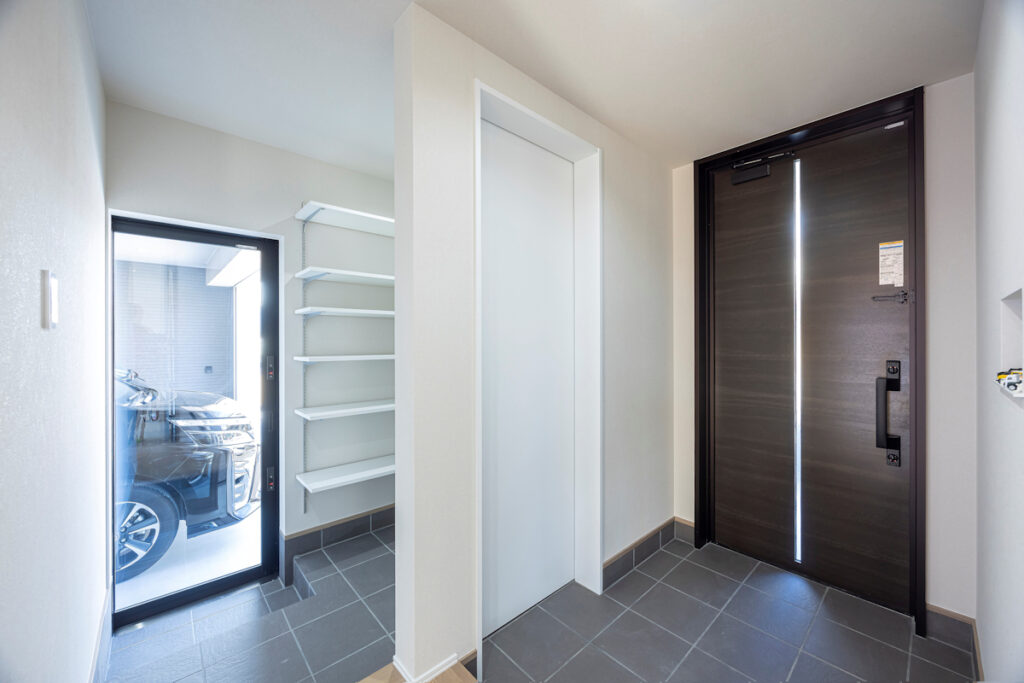 趣味を楽しむガレージや庭のある平屋