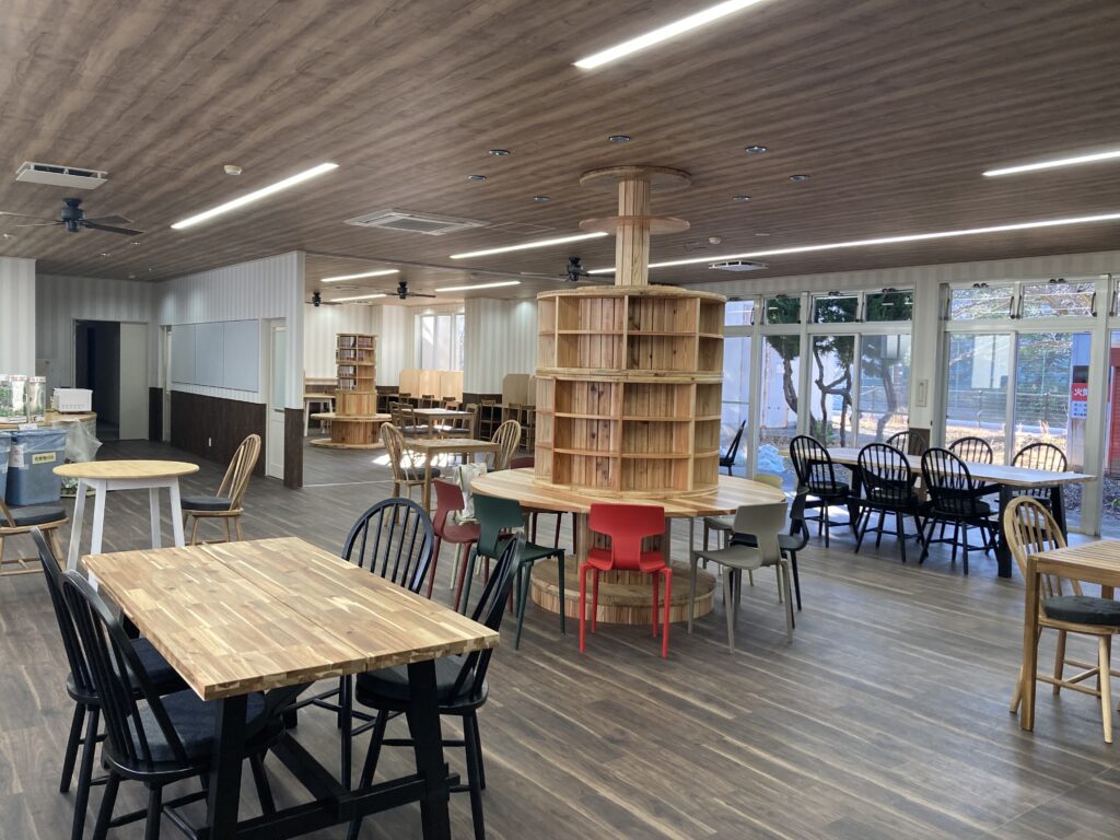 アイデアが形に。コイルを活かした社員食堂リニューアル