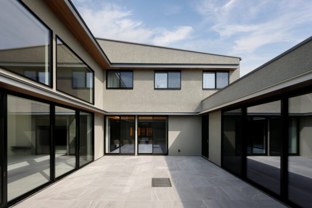 木造で、この大空間。ビルトインガレージのある邸宅